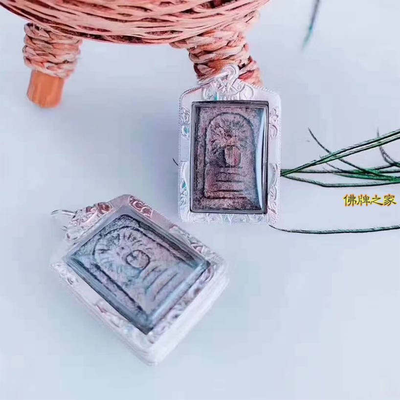 龙婆蜀崇迪佛佛牌助事业招财佛牌僻邪 龙婆蜀崇迪佛佛牌助事业招财佛牌僻邪