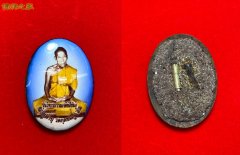 龙婆堪布佛历2550年第一期猫胎粉瓷面自身